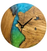 Runde Uhr aus massiver Eiche mit Epoxy