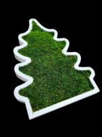 Dekorativer Weihnachtsbaum aus Holz mit Moos