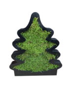 Dekorativer Weihnachtsbaum aus Holz mit Moos