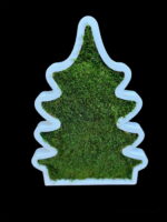 Dekorativer Weihnachtsbaum aus Holz mit Moos