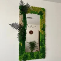 Spiegel mit Islandmoos und Pflanzen