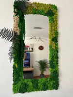 Spiegel mit Islandmoos und Pflanzen
