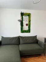 Spiegel mit Islandmoos und Pflanzen