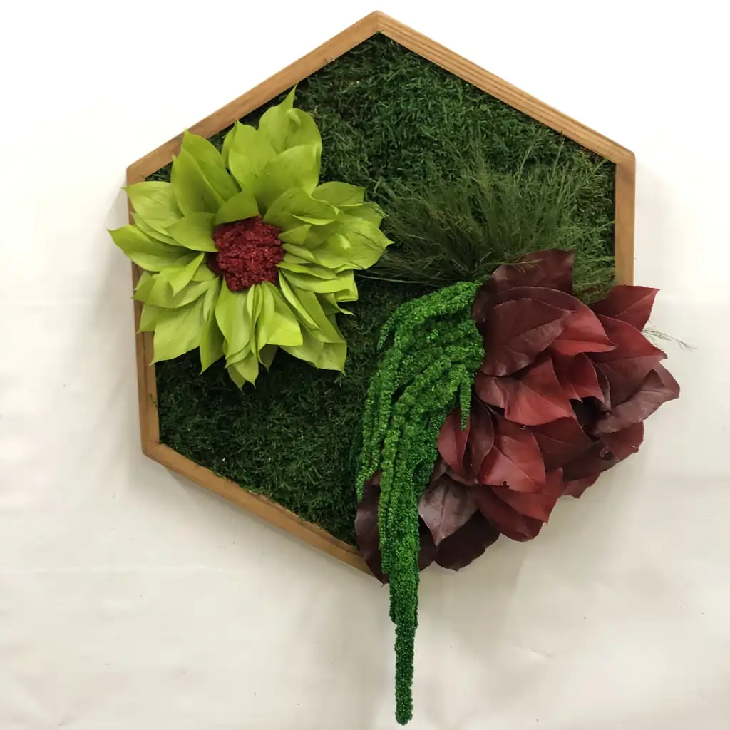 Mooshexagon: Die perfekte Wanddeko aus echtem Moos 12 Mooshexagon mit Blumen