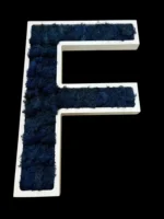 Holz Logo aus 3D Holzbuchstaben mit moos