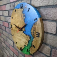 Elegante Blau Epoxy Uhr aus Eichenholz
