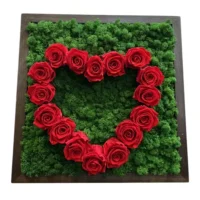 Moosherz mit Rosen – Islandmoos und rote Rosen