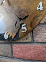 Design Wanduhr Eiche mit schwarzem Epoxidharz & Perlmutt