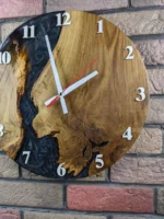 Design Wanduhr Eiche mit schwarzem Epoxidharz & Perlmutt