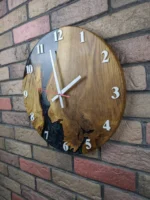 Design Wanduhr Eiche mit schwarzem Epoxidharz & Perlmutt