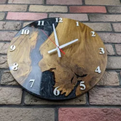 Design Wanduhr Eiche mit schwarzem Epoxidharz & Perlmutt