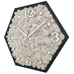 Hexagon Wanduhr aus Holz und Islandmoos-black-white_result Hexagonale Wanduhr mit schwarzem Rahmen, weißem Islandmoos und silbernen Ziffern