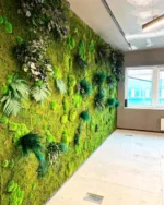 Wand mit Pflanzenpaneelen (Pflanzenwand) von Ekomoss