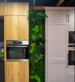 Wand mit Pflanzenpaneelen (Pflanzenwand) von Ekomoss