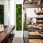 Wand mit Pflanzenpaneelen (Pflanzenwand) von Ekomoss