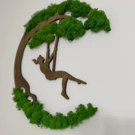 Mooskunst Silhouette: Mädchen auf Schaukel – Kunst mit Moos